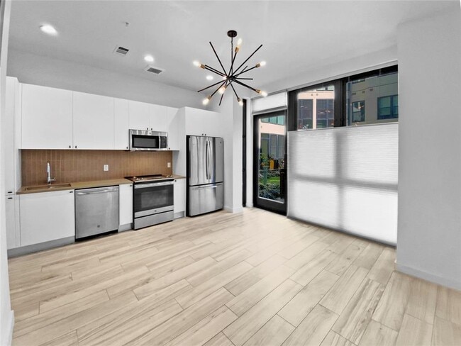 Building Photo - 800 Embassy Dr Unit 123