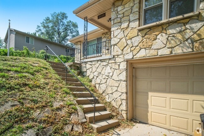 Building Photo - Updated 3 Bedroom Benson Home