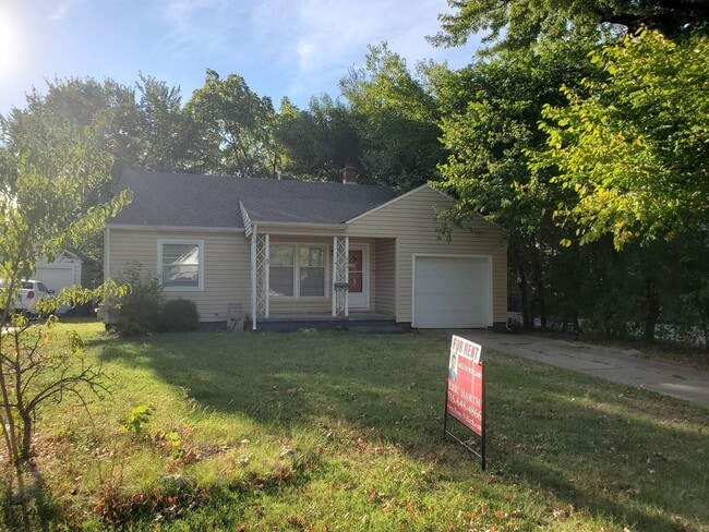 Photo - Nice 2 bedroom very near College Hill park