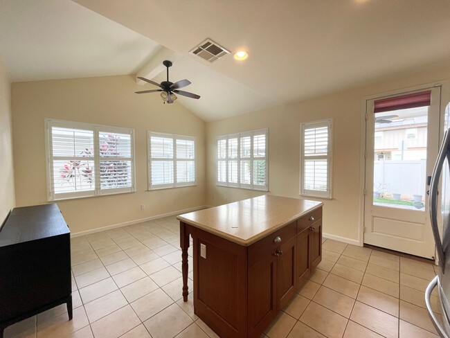 4 Bd, 3 Ba w/ 3- Car Garage- Available Now... - 4 Bd, 3 Ba w/ 3- Car Garage- Available Now... Casa