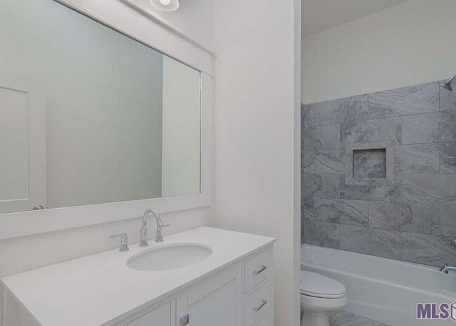 Photo - 634 W Grant St