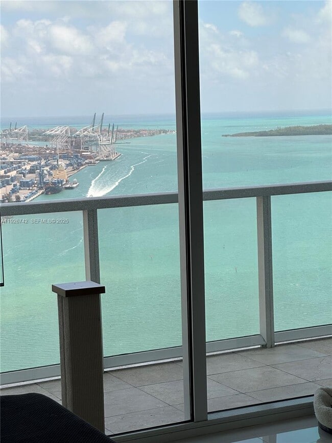 Photo - 253 NE 2nd St Unidad 4407