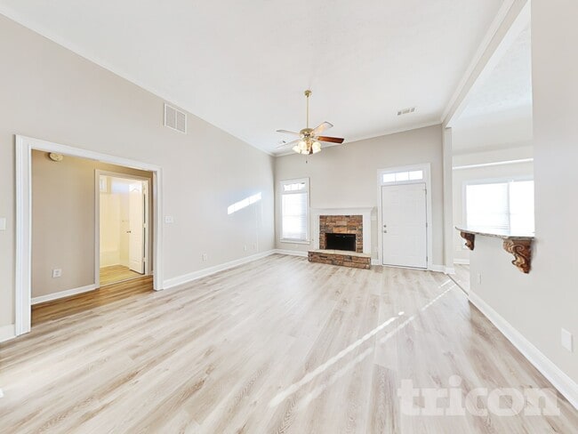 Photo - 160 Wisteria Way