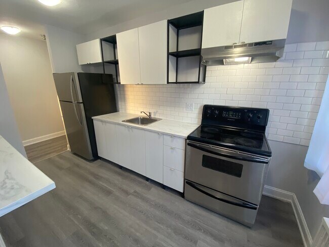 Photo - 32 Heathrow Dr