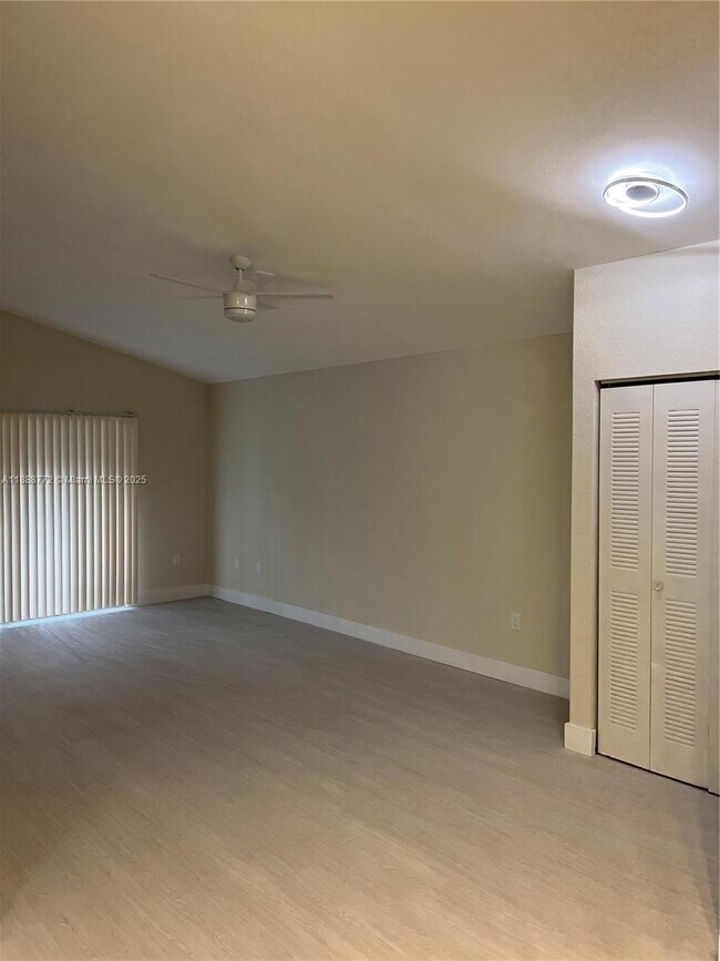 Photo - 2811 N Oakland Forest Dr Unit 309