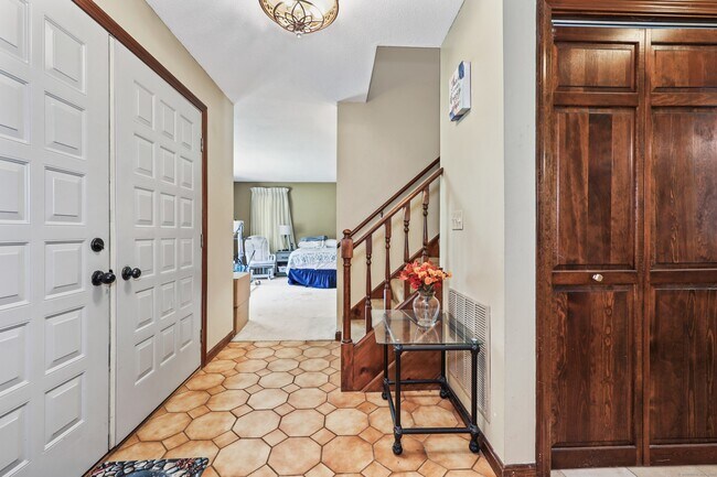 Photo - 522 Springfield Rd