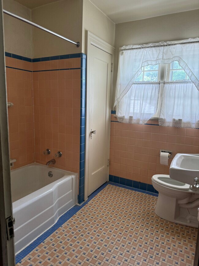 Upstairs bathroom - 74 Hilldonia Ave