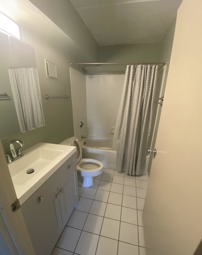 Photo - 108 Peterborough St Unidad 3B