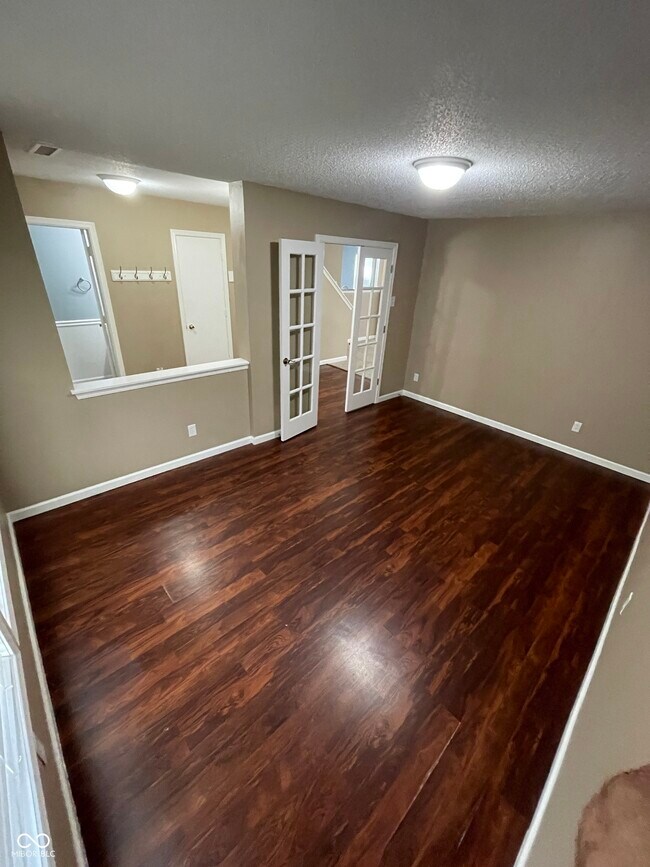 2830 Monarchy Ln