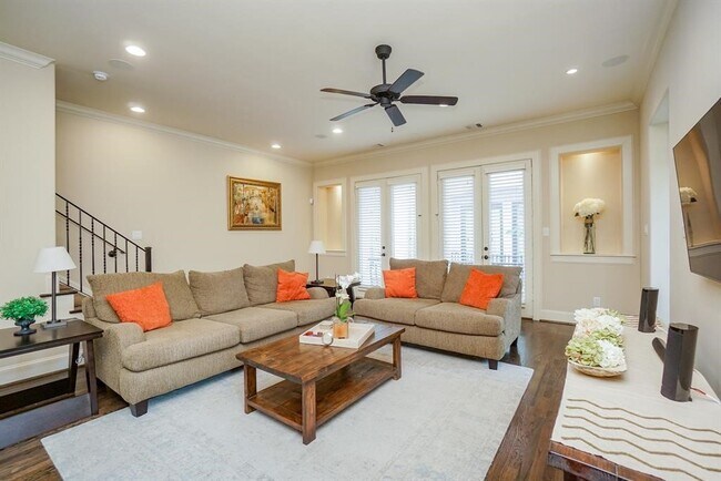 Photo - 1108 Peveto St