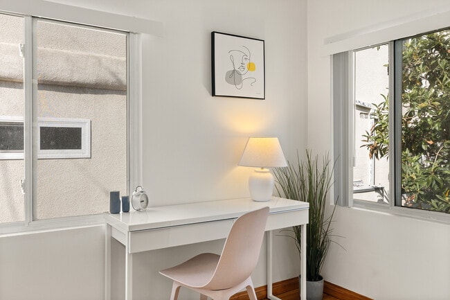 Photo - 1169 Amherst Ave Unidad #1173-1/2