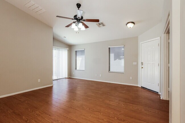 Photo - 410 E Daniella Dr