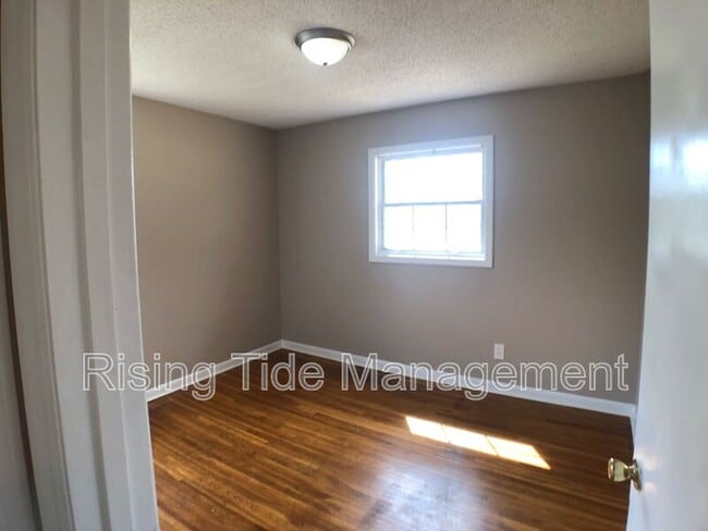 Photo - 200 E Haven Dr NE