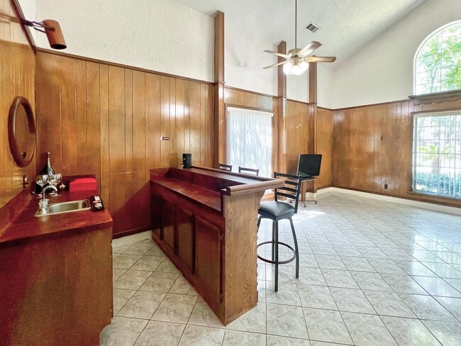 Building Photo - 16902 Summit Oaks Ln