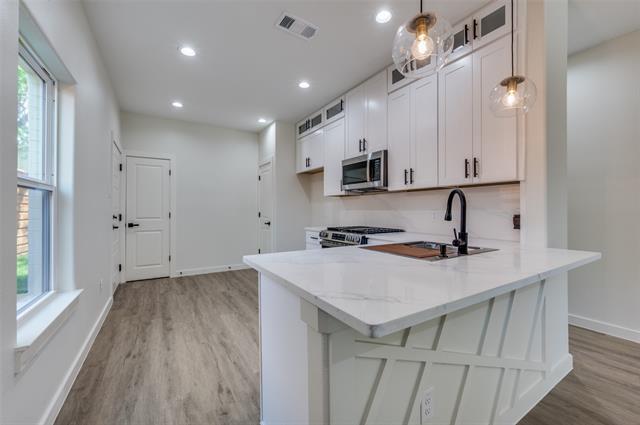 Photo - 3324 Navaro St