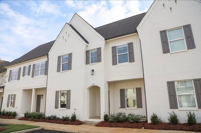 Photo - 346 Windsor Dr N