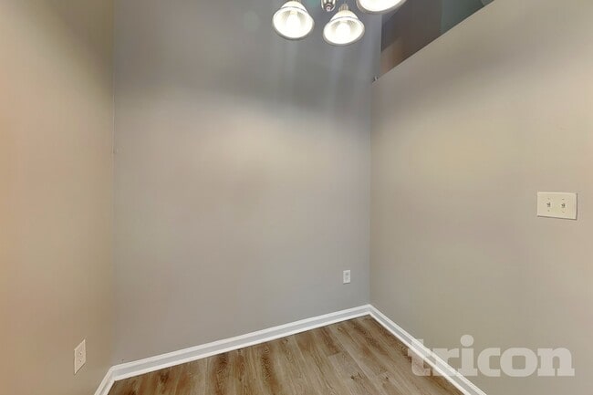 Photo - 431 Bridgeport Pl