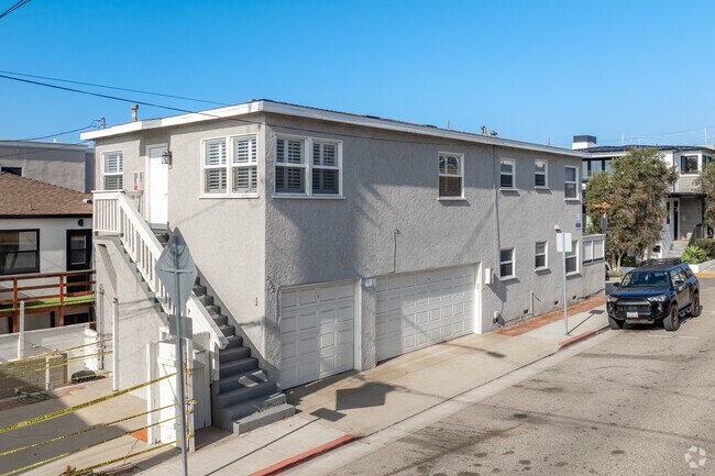 142 30th St., 2923 Manhattan Ave.