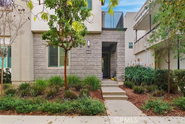 Building Photo - 155 Spectacle