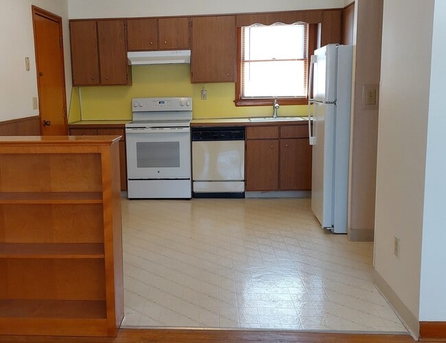 kitchen - 53 Highland Ave Unit 53