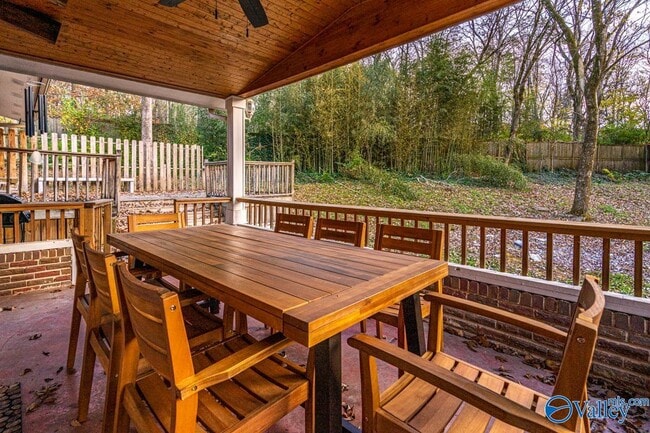 Photo - 702 Chambers Dr NE