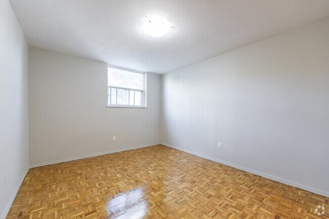 3BR, 2BA - 1098SF - Primary Bedroom