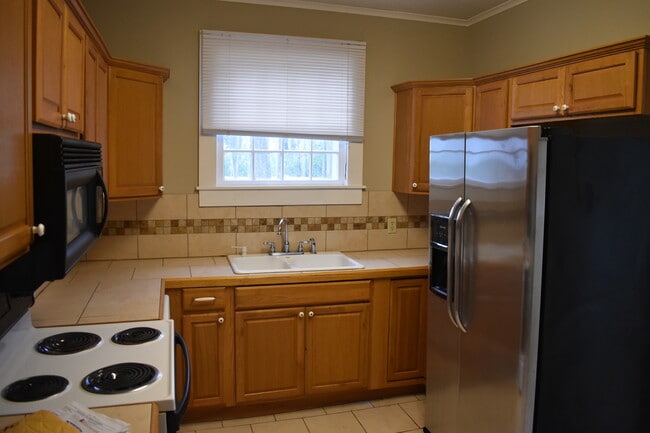 Kitchen - 200 BOWEN ST