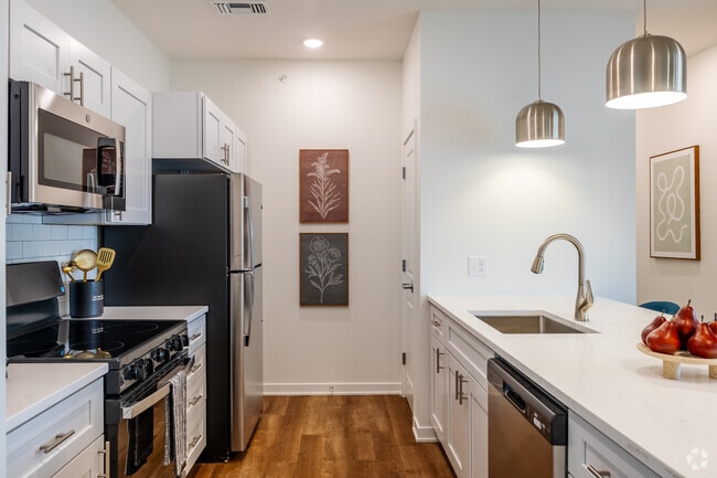 2BR, 2BA - 1,050SF - Kitchen