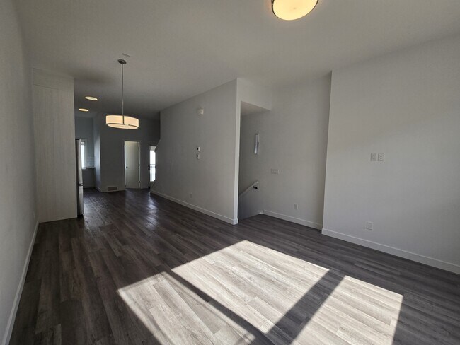 Photo - 101 Panatella Square NW