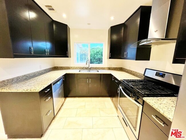 Photo - 14744 Magnolia Blvd