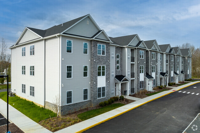 Building Photo - Oak Tree Apartments