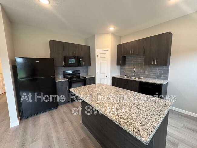 Photo - 4930-10 W. Minota St.