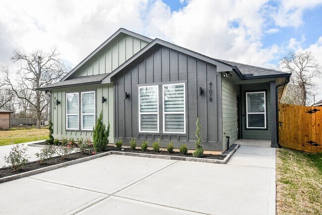 Photo - 4101 Victoria