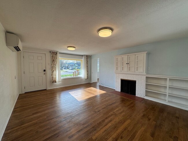 Photo - 4 Bedroom, 2 Bath House in SE Eugene