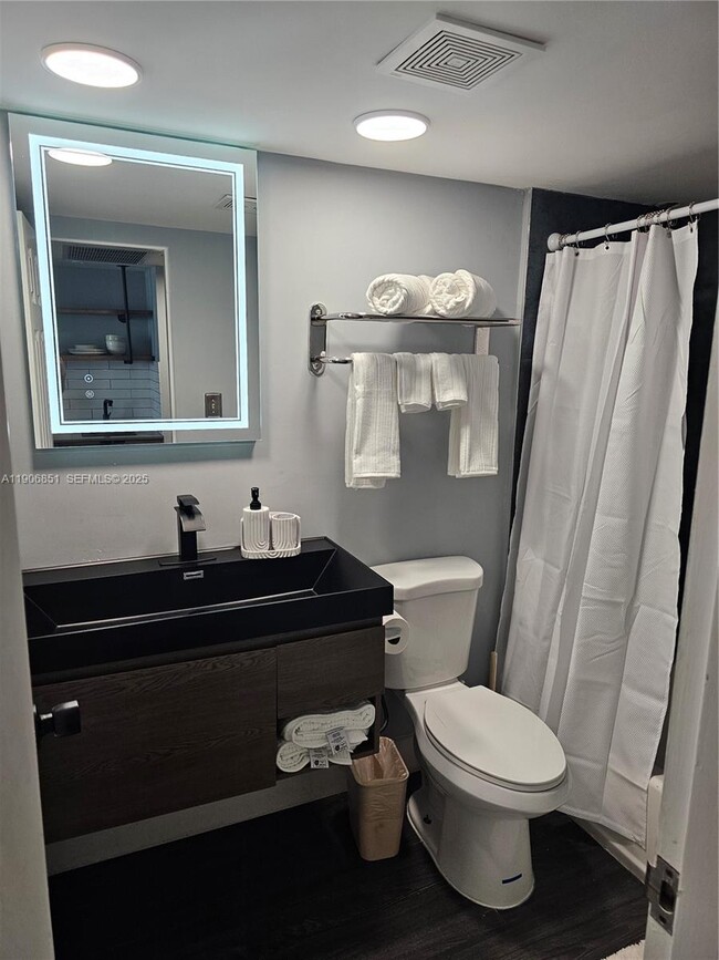19201 Collins Ave Unidad 324
