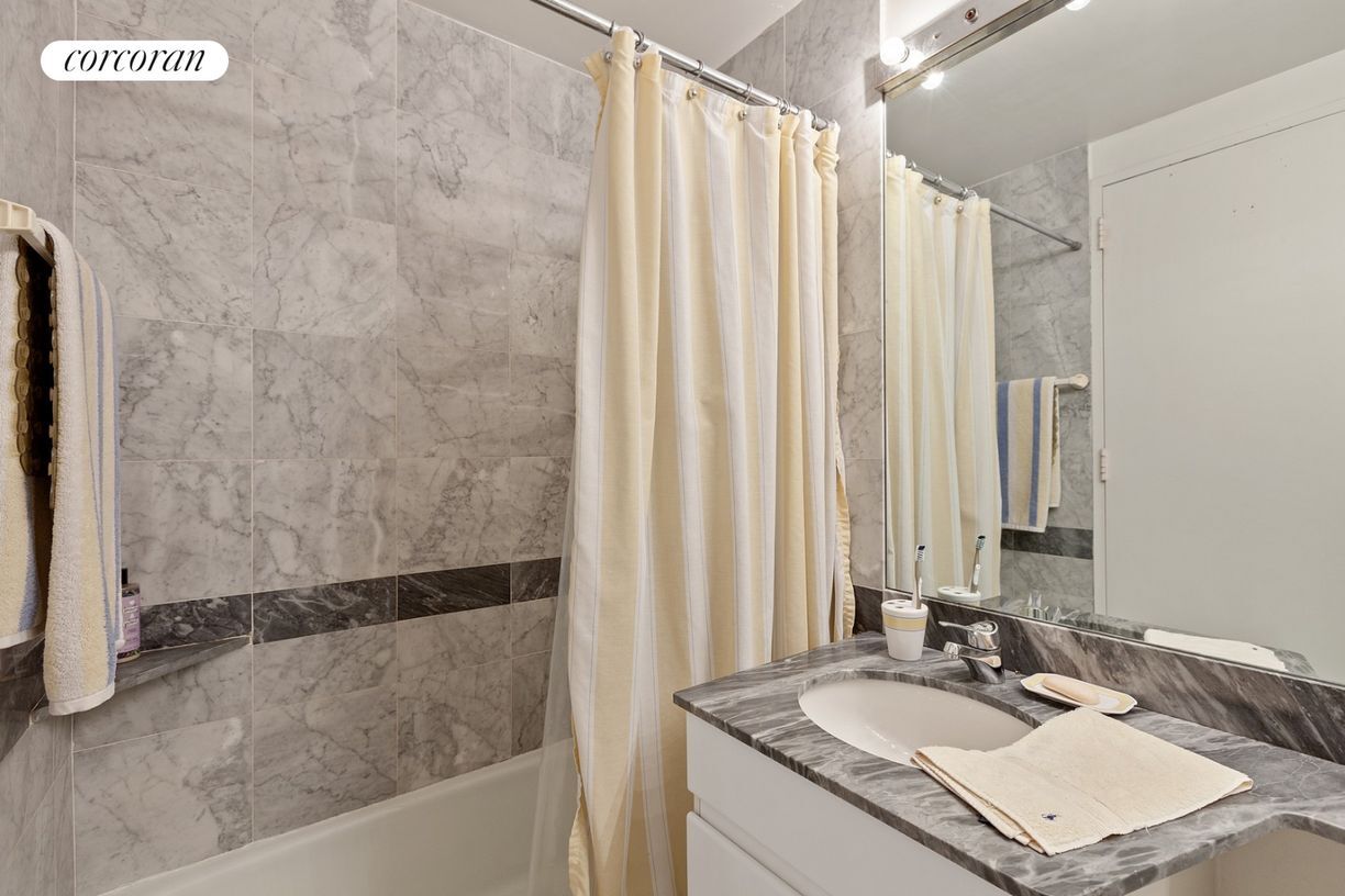 Photo - 232-236 E 47th St