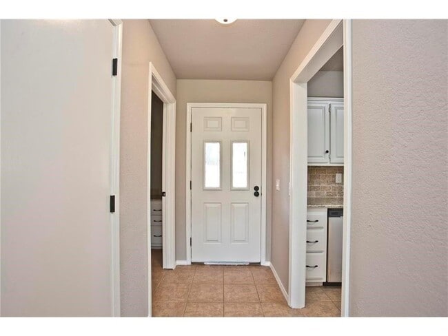 Photo - 14 Shakespeare Dr