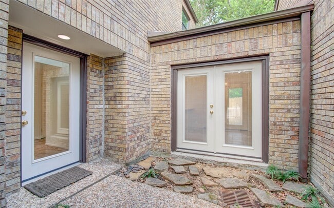 Photo - 6 Town Oaks Pl