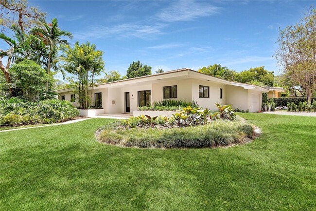 Photo - 950 Bayamo Ave