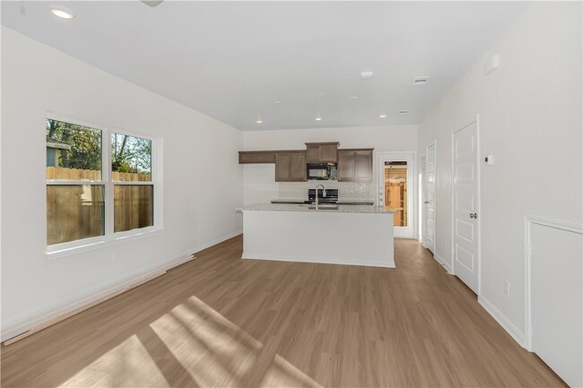 Photo - 601 W 24th St