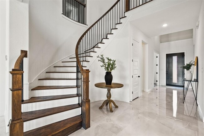 Photo - 129 Low River Ln