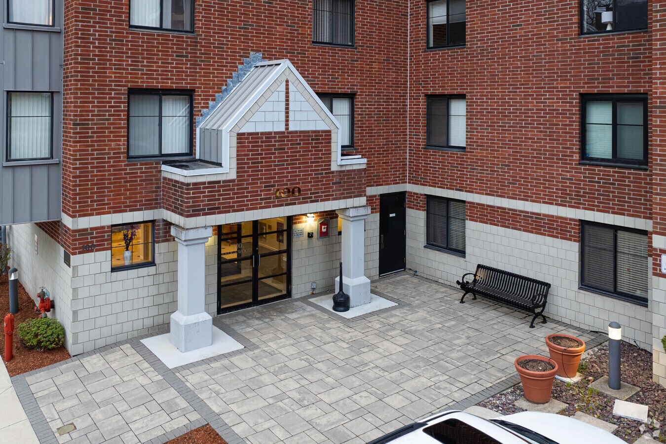 Entrada - Montvale Condominiums