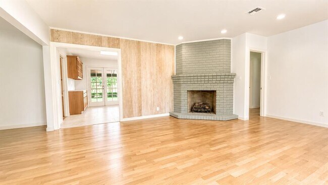Photo - 405 Ridgewood Rd