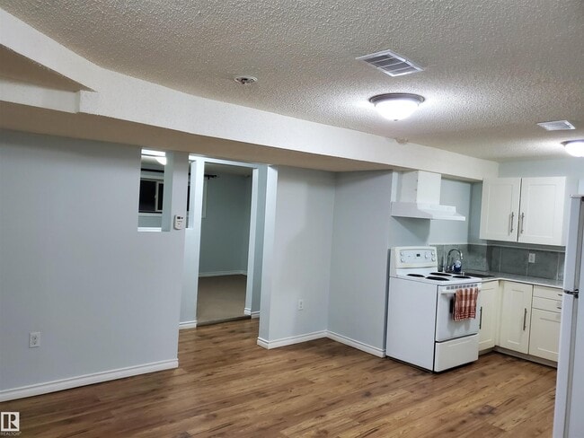 Photo - 12905-12972 72 St NW