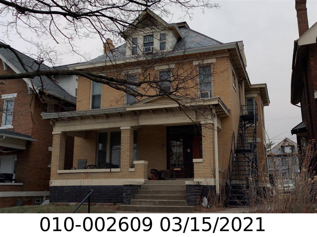 Photo - 70 E 18th Ave Casa