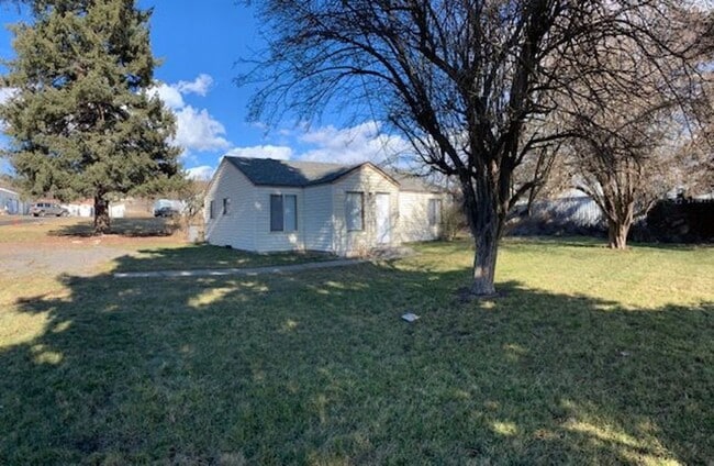 $1,200 / - 950ft2 - 2 Bedroom 1 bath Ranch... - $1,200 / - 950ft2 - 2 Bedroom 1 bath Ranch... House