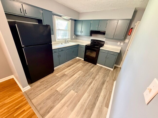 Building Photo - 1134 Oakwood Dr