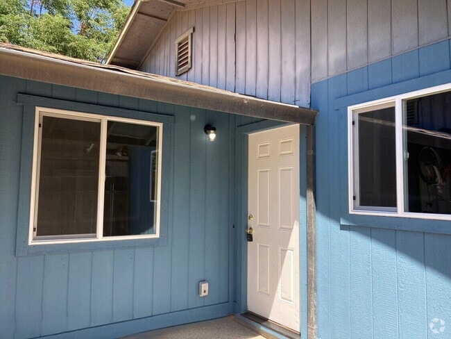 Building Photo - "Charming 3-Bed Oasis in Merced - Cozy 850... Rental