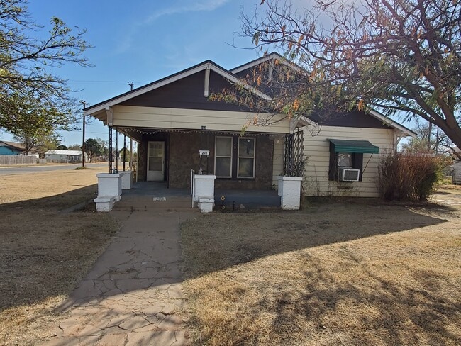 Photo - 203 W Crockett St