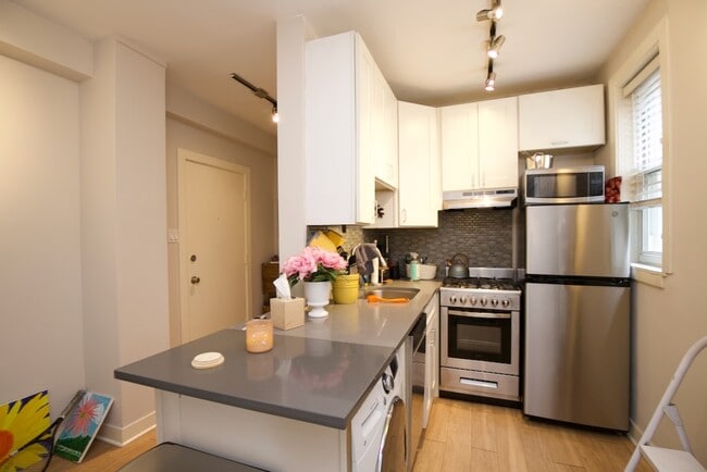 Photo - 511 W Belmont Ave Unit 53